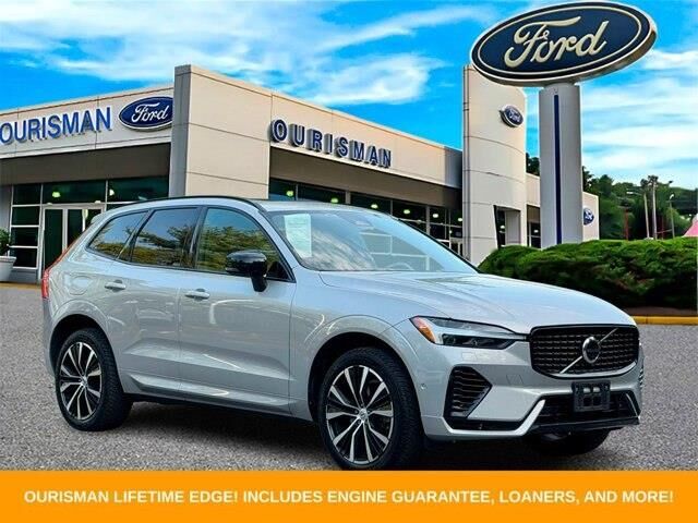 2023 Volvo XC60 Recharge T8 Ultimate Dark Theme