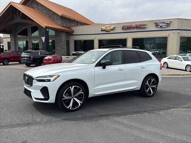 2023 Volvo XC60 Recharge T8 Ultimate Dark Theme — photo 1 of 13