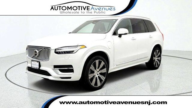 2025 Volvo XC90 Plug-In Hybrid Plus — photo 1 of 1