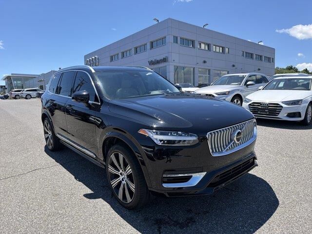 2025 Volvo XC90 T8 Ultra Bright Theme 7P — photo 1 of 13