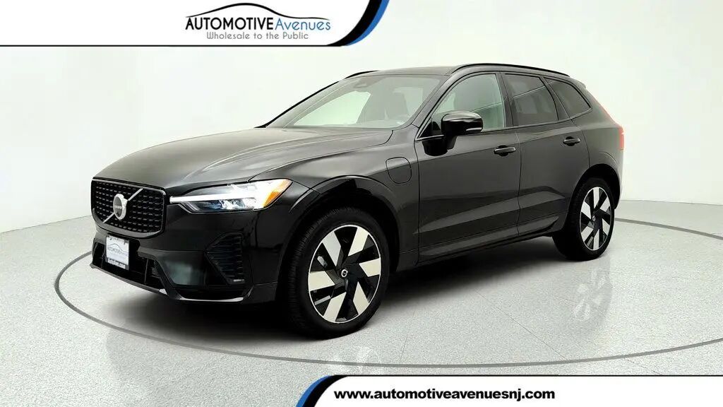 2025 Volvo XC60 T8 Plus Dark Theme