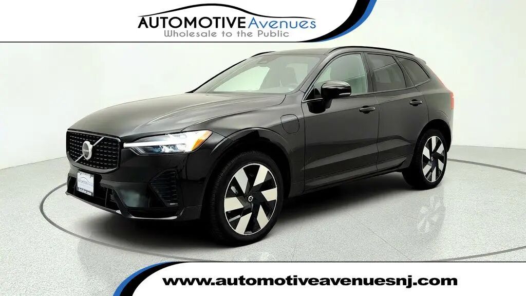2025 Volvo XC60 T8 Plus Dark Theme — photo 1 of 13