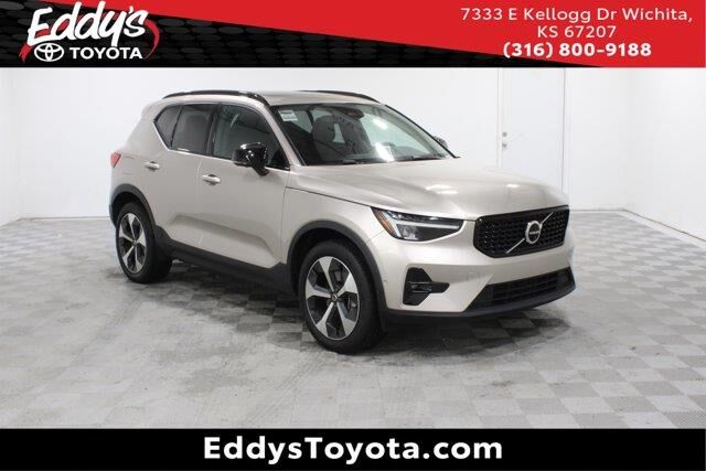 2023 Volvo XC40 B4 Ultimate Dark Theme