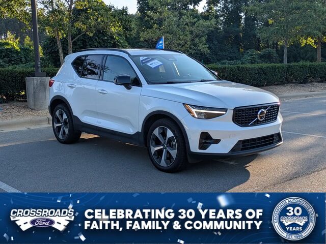 2023 Volvo XC40 B4 Ultimate Dark Theme