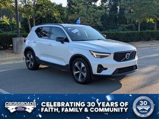 2023 Volvo XC40 B4 Ultimate Dark Theme — photo 1 of 11