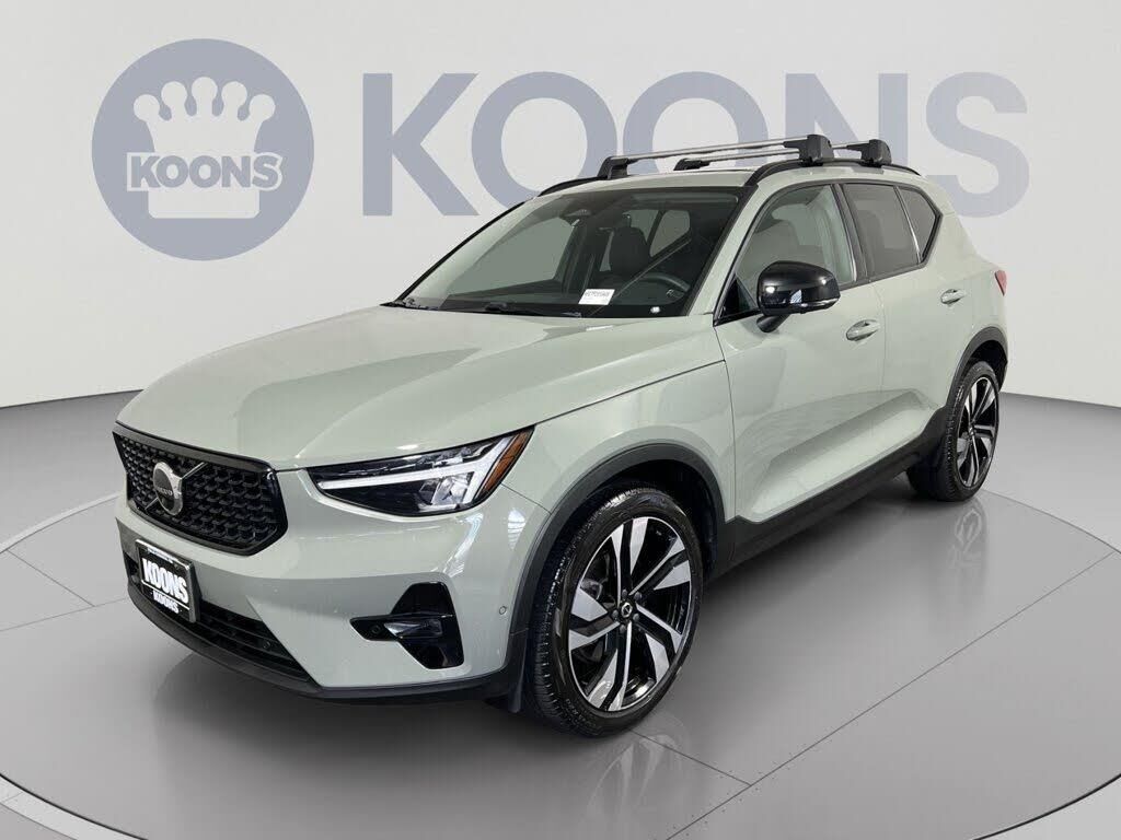 2023 Volvo XC40 B4 Ultimate Dark Theme — photo 1 of 1