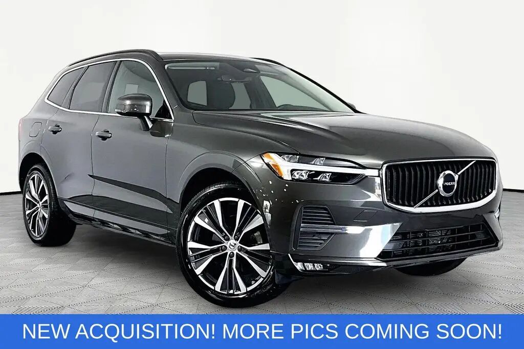2022 Volvo XC60 B5 Momentum — photo 1 of 13