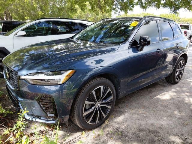 2023 Volvo XC60 B5 Plus Dark Theme