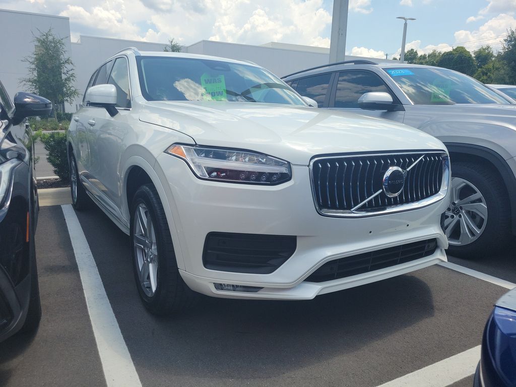 2023 Volvo XC90 B5 Core — photo 1 of 1