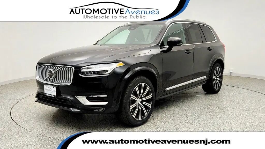 2024 Volvo XC90 B5 Core Bright Theme — photo 1 of 3
