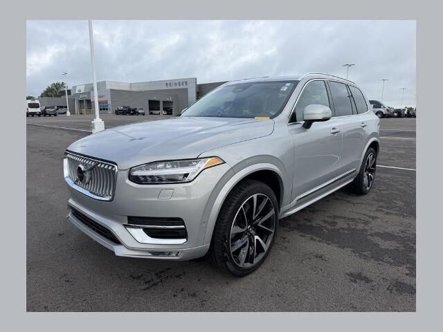 2023 Volvo XC90 B5 Plus Bright Theme