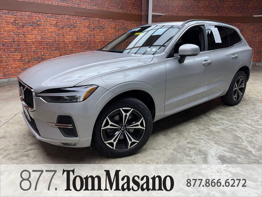 2022 Volvo XC60 B5 Momentum — photo 1 of 1