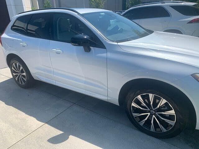 2024 Volvo XC60 B5 Core Dark Theme