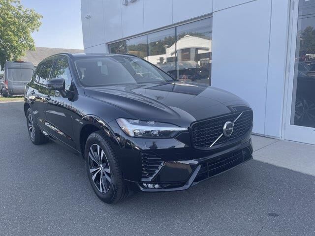 2024 Volvo XC60 B5 Core Dark Theme