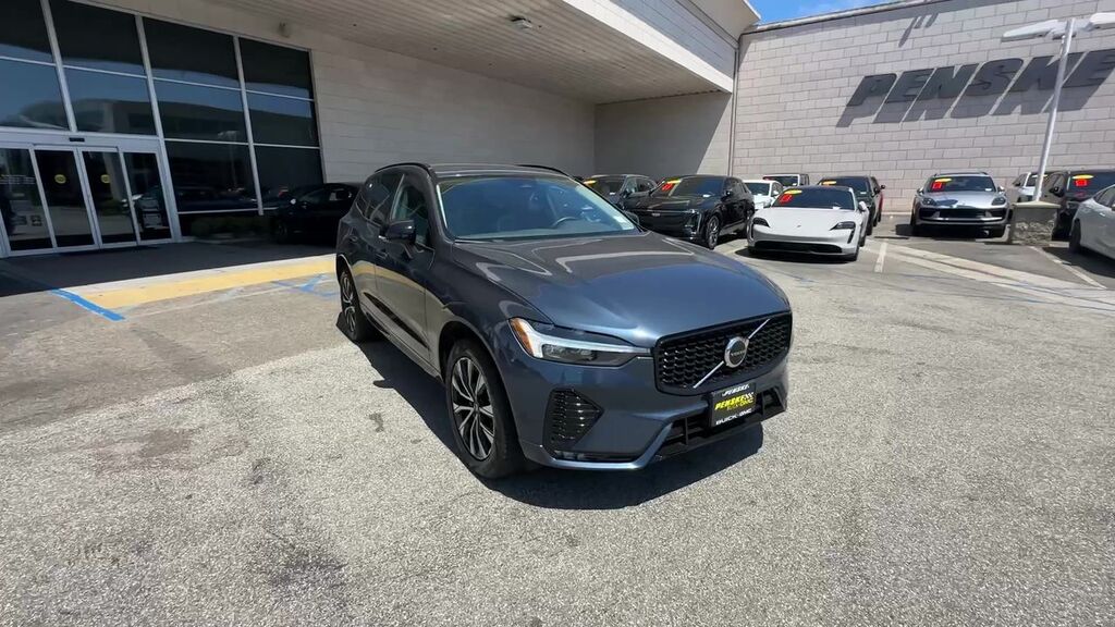 2024 Volvo XC60 Core Dark Theme — photo 1 of 7