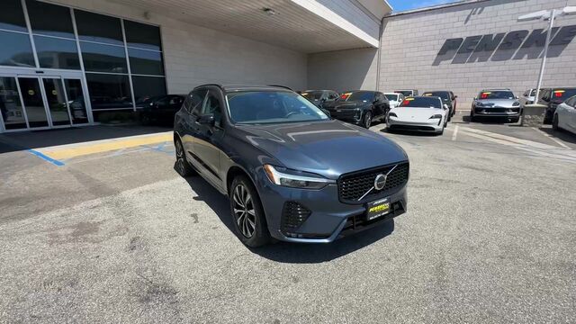 2024 Volvo XC60 Core Dark Theme