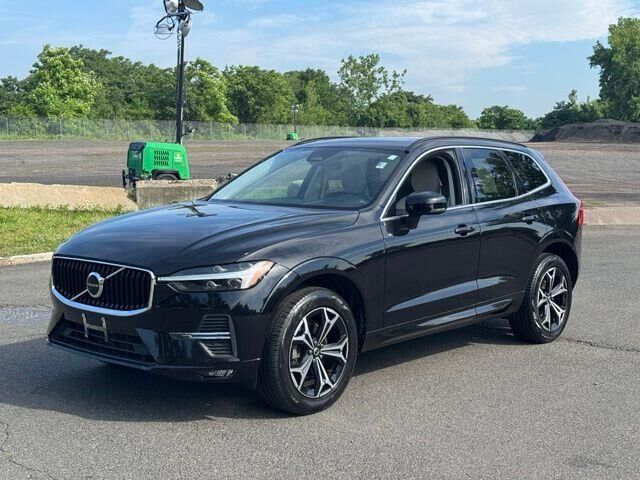 2022 Volvo XC60 B5 Momentum