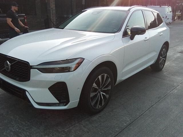 2024 Volvo XC60 B5 Plus Dark Theme