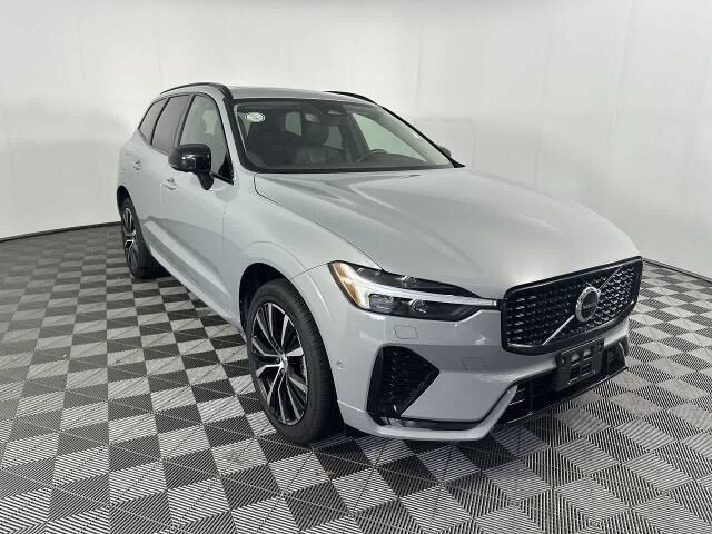 2024 Volvo XC60 B5 Plus Dark Theme