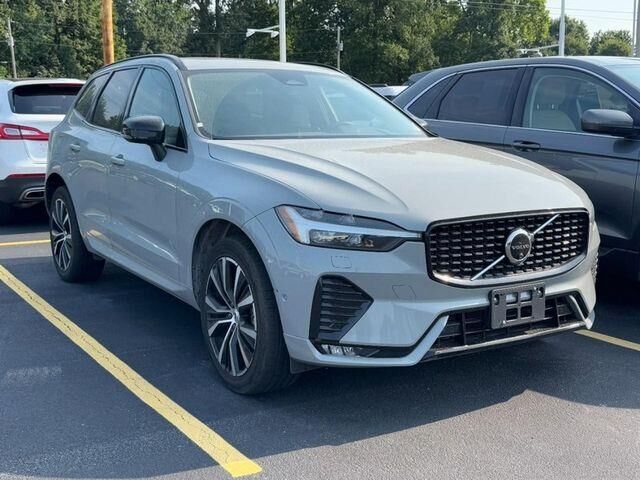 2024 Volvo XC60 B5 Plus Dark Theme