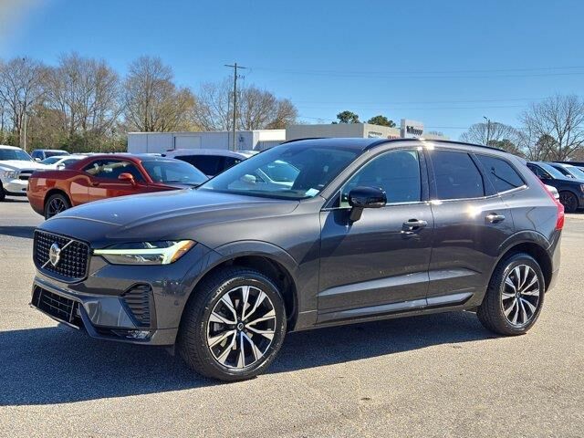 2023 Volvo XC60 B5 Plus Dark Theme