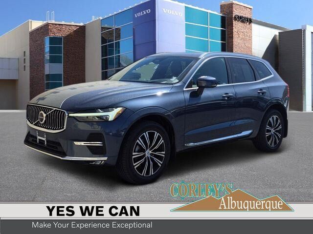2022 Volvo XC60 B5 Inscription — photo 1 of 13
