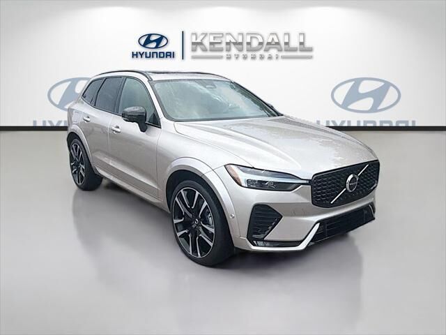 2024 Volvo XC60 B5 Ultimate Dark Theme