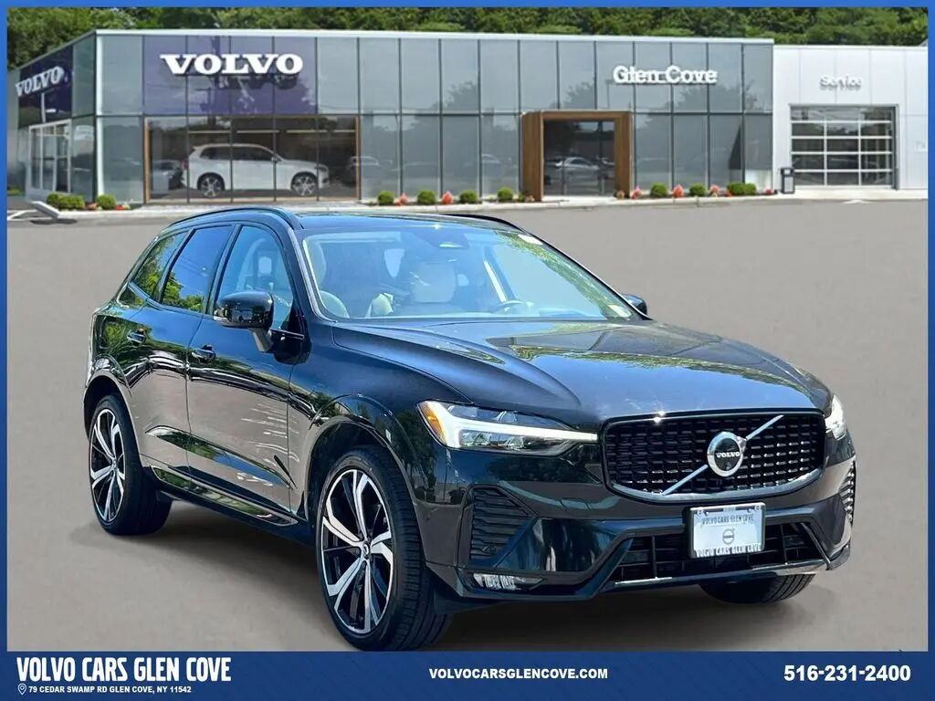 2024 Volvo XC60 B5 Ultimate Dark Theme