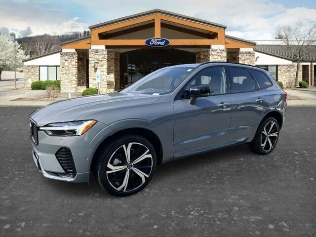 2024 Volvo XC60 B5 Ultimate Dark Theme