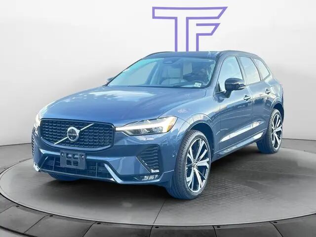 2024 Volvo XC60 B5 Ultimate Dark Theme
