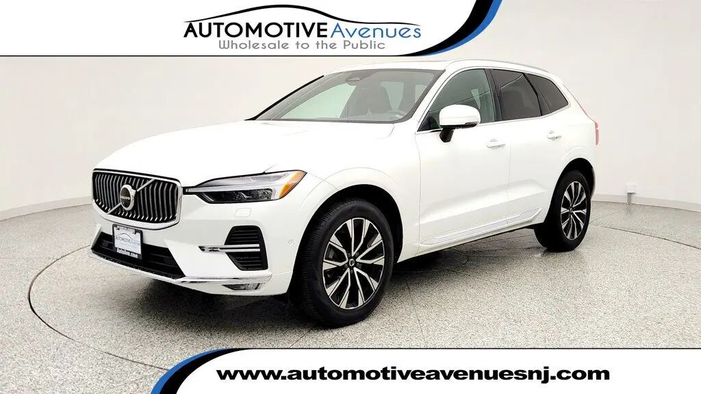 2023 Volvo XC60 B5 Plus Bright Theme — photo 1 of 13