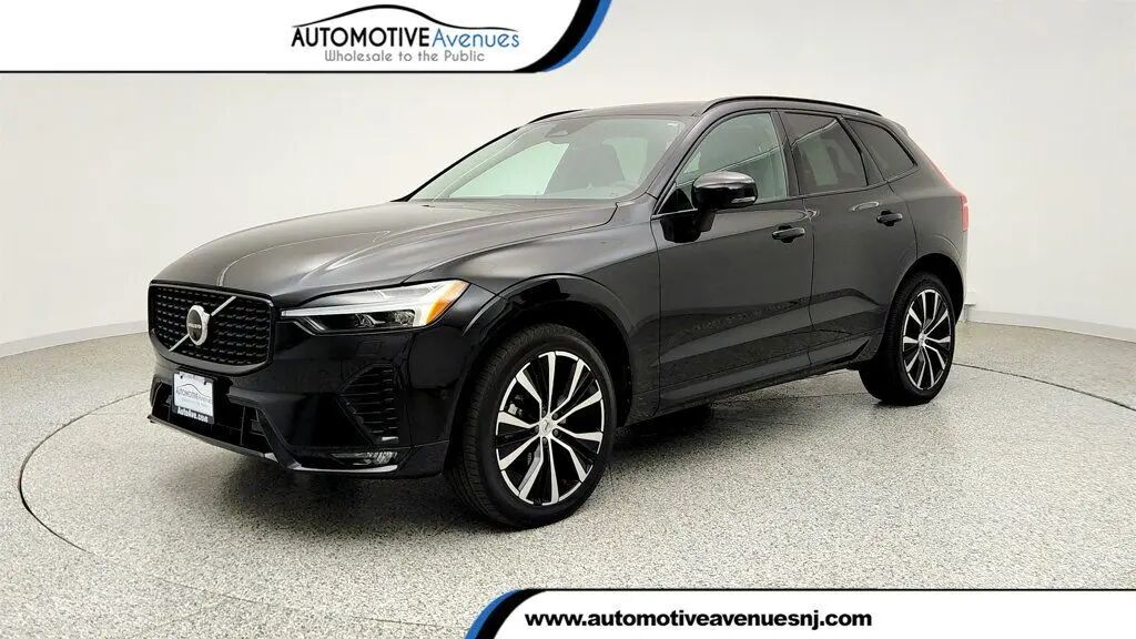 2023 Volvo XC60 B5 Plus Dark Theme