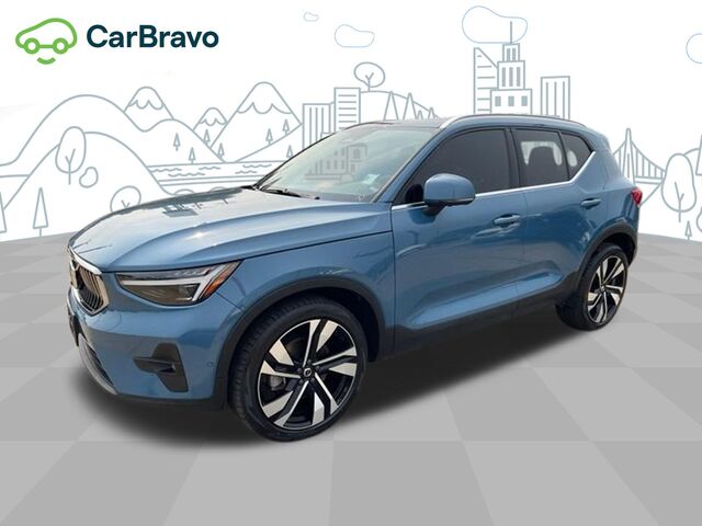 2023 Volvo XC40 B5 Ultimate Bright Theme
