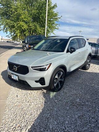 2026 Volvo XC40 B5 Plus