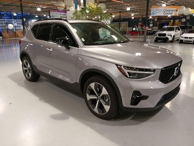 2026 Volvo XC40 B5 Plus