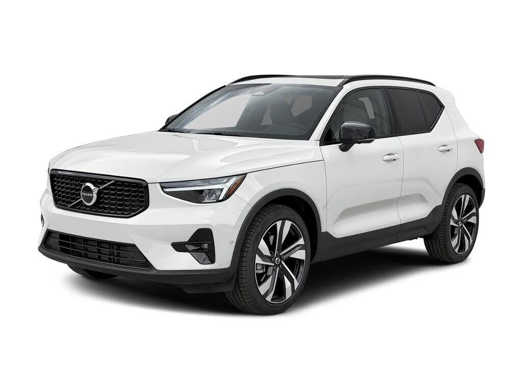 2026 Volvo XC40 B5 Plus — photo 1 of 1