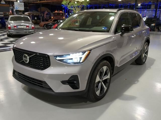 2026 Volvo XC40 B5 Plus