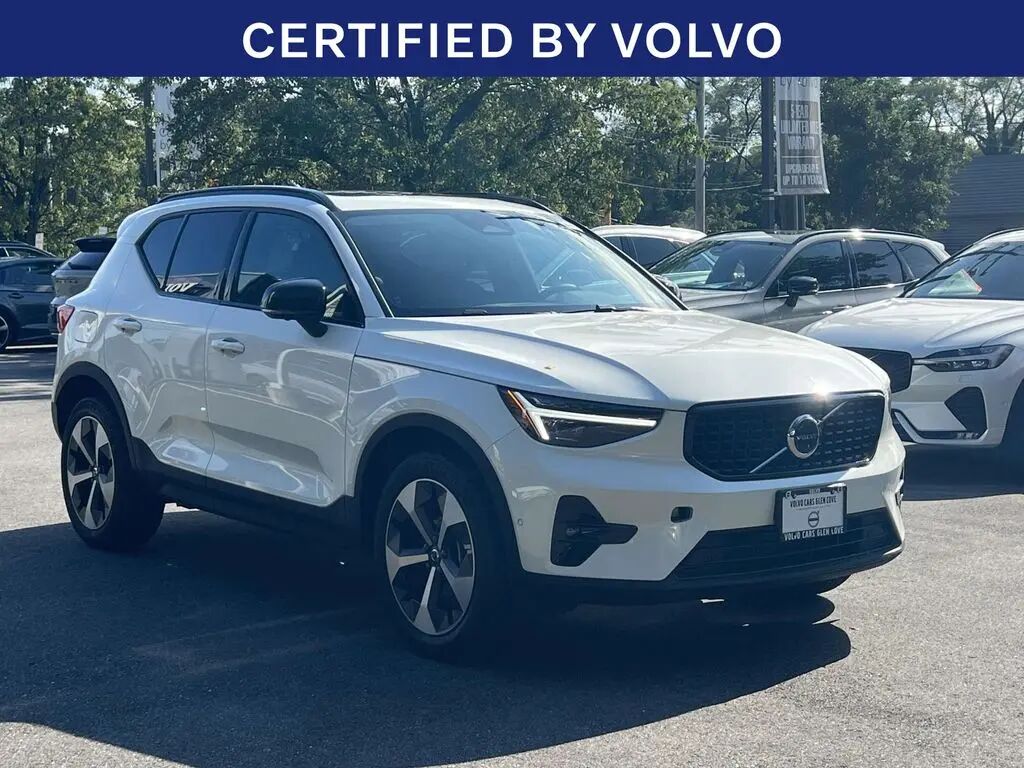 2026 Volvo XC40 B5 Plus — photo 1 of 12