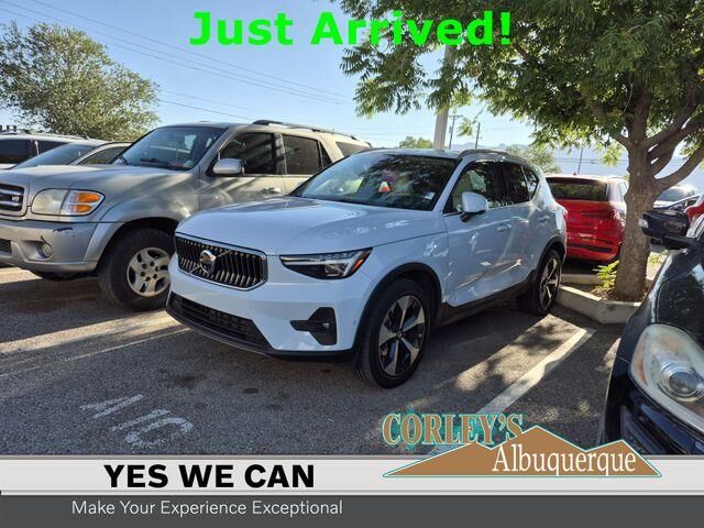 2024 Volvo XC40 B5 Plus Bright Theme