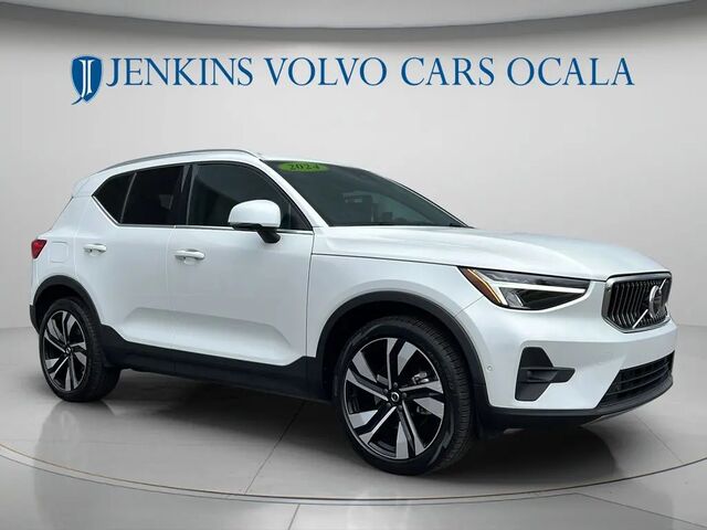 2024 Volvo XC40 B5 Plus Bright Theme
