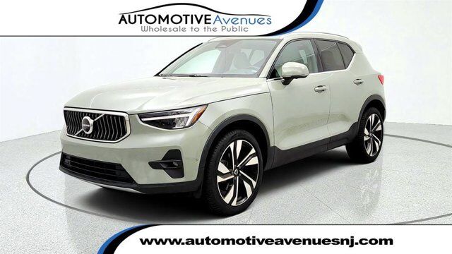 2024 Volvo XC40 Plus Bright Theme