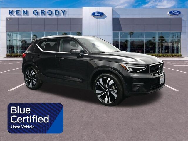 2025 Volvo XC40 B5 Plus Bright Theme