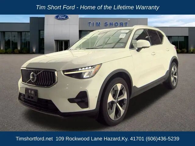 2024 Volvo XC40 B5 Plus Bright Theme — photo 1 of 1