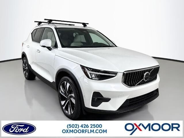 2023 Volvo XC40 B5 Plus Bright Theme