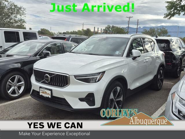 2024 Volvo XC40 B5 Plus Bright Theme