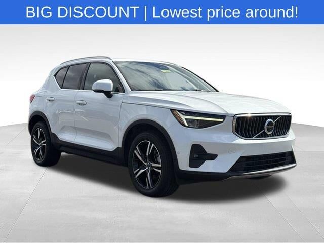2023 Volvo XC40 B5 Plus Bright Theme