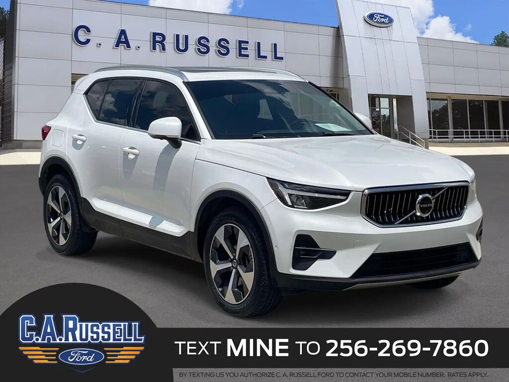 2024 Volvo XC40 B5 Plus Bright Theme