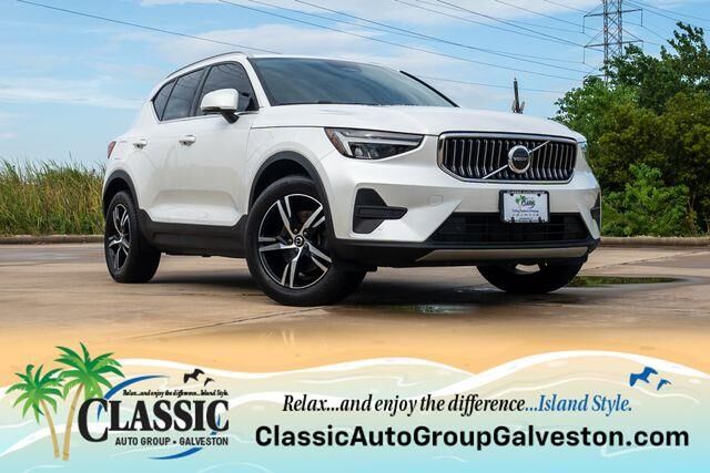 2025 Volvo XC40 B5 Core Bright Theme
