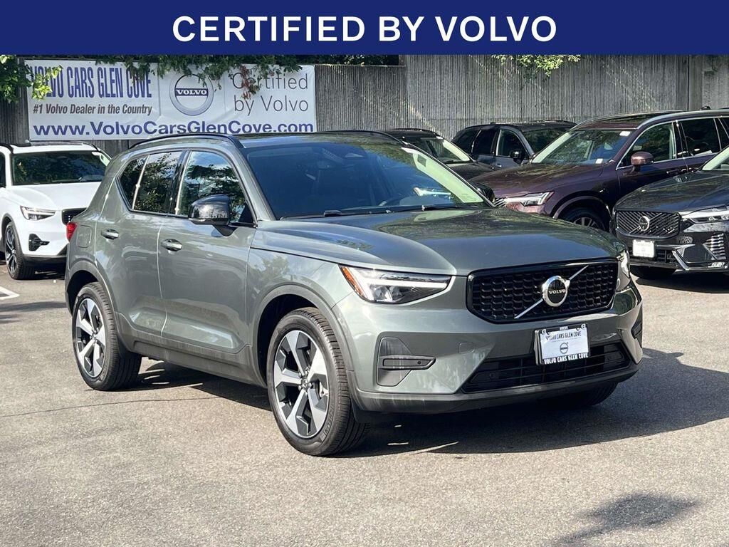 2026 Volvo XC40 B5 Core — photo 1 of 33