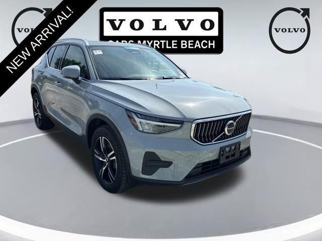 2025 Volvo XC40 B5 Core Bright Theme